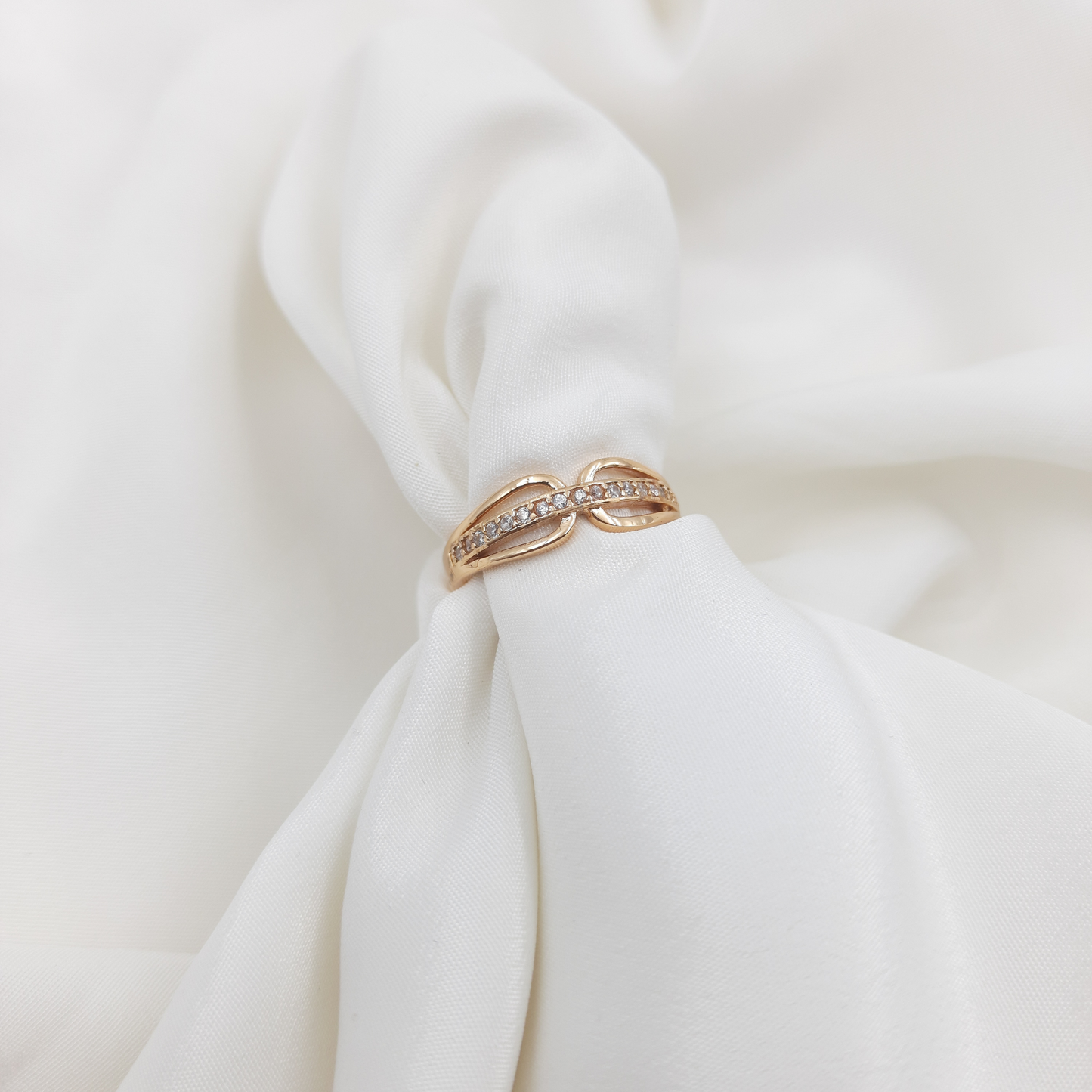 ROSE GOLD CRYSTAL BAND RING