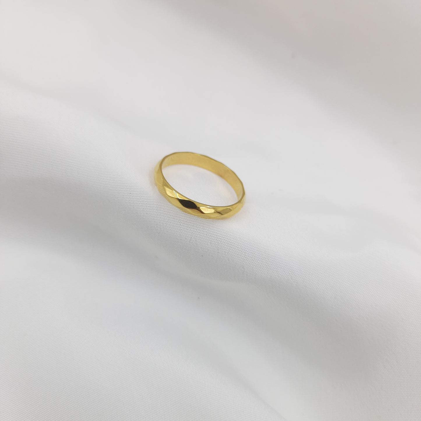 TEXTURED BAND RING