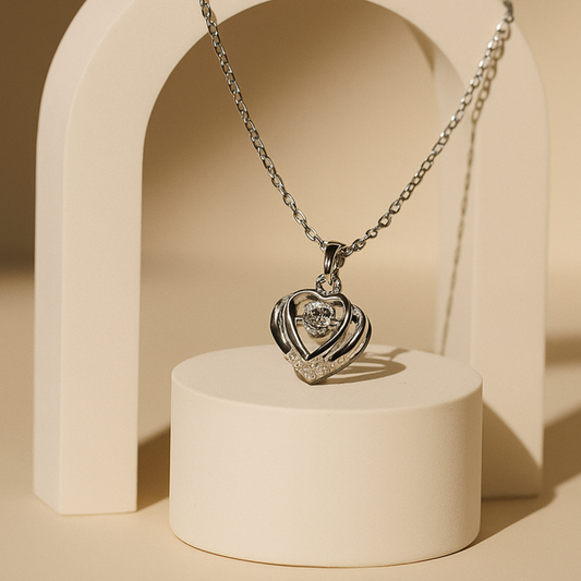 HEART PENDANT WITH SPARKLING CENTER STONE