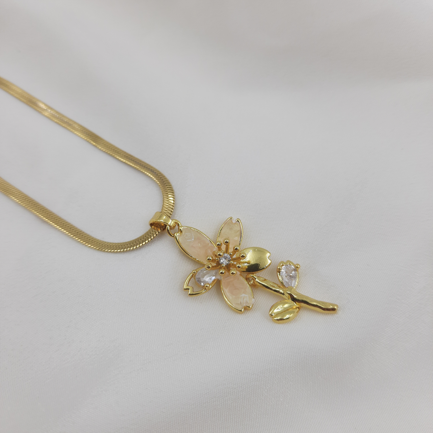 FLORAL BLOOM PENDANT NECKLACE