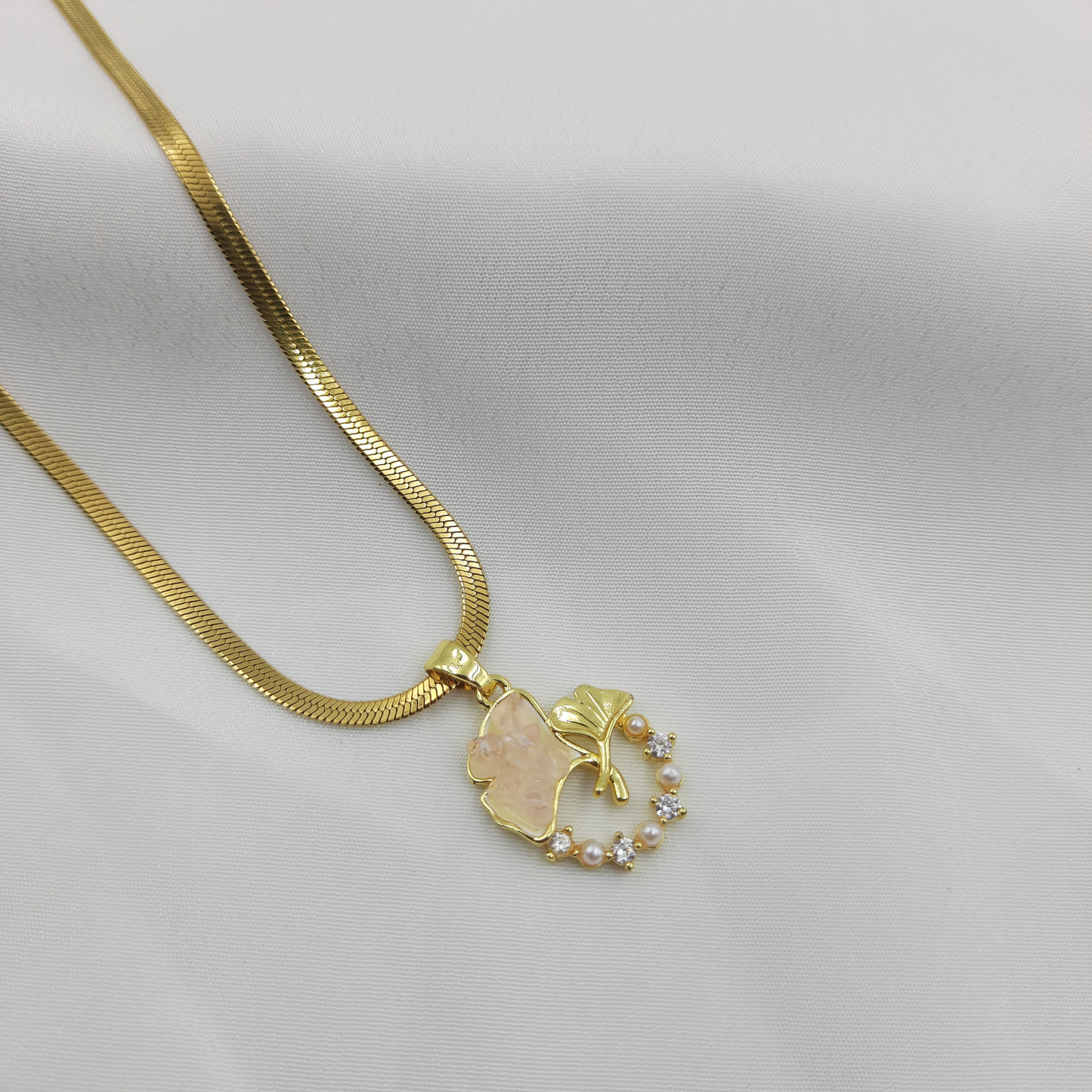 LEAF PEARL NECKLACE
