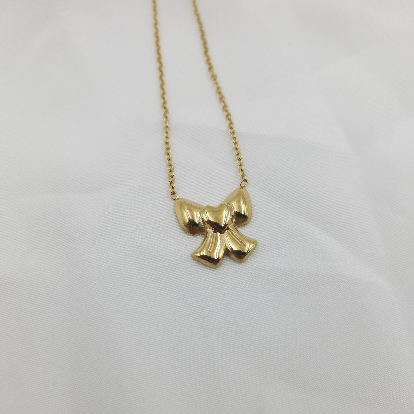 FUNKY BOW NECKLACE