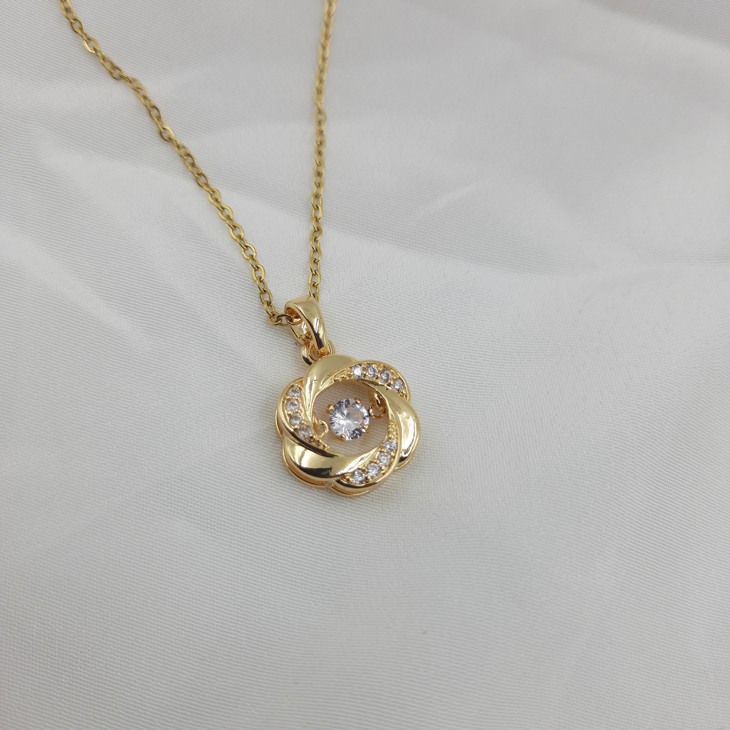 TWISTED FLOWER PENDANT NECKLACE