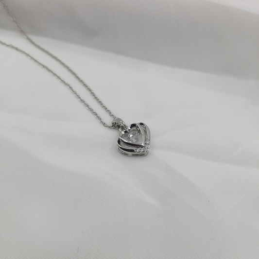 HEART PENDANT WITH SPARKLING CENTER STONE