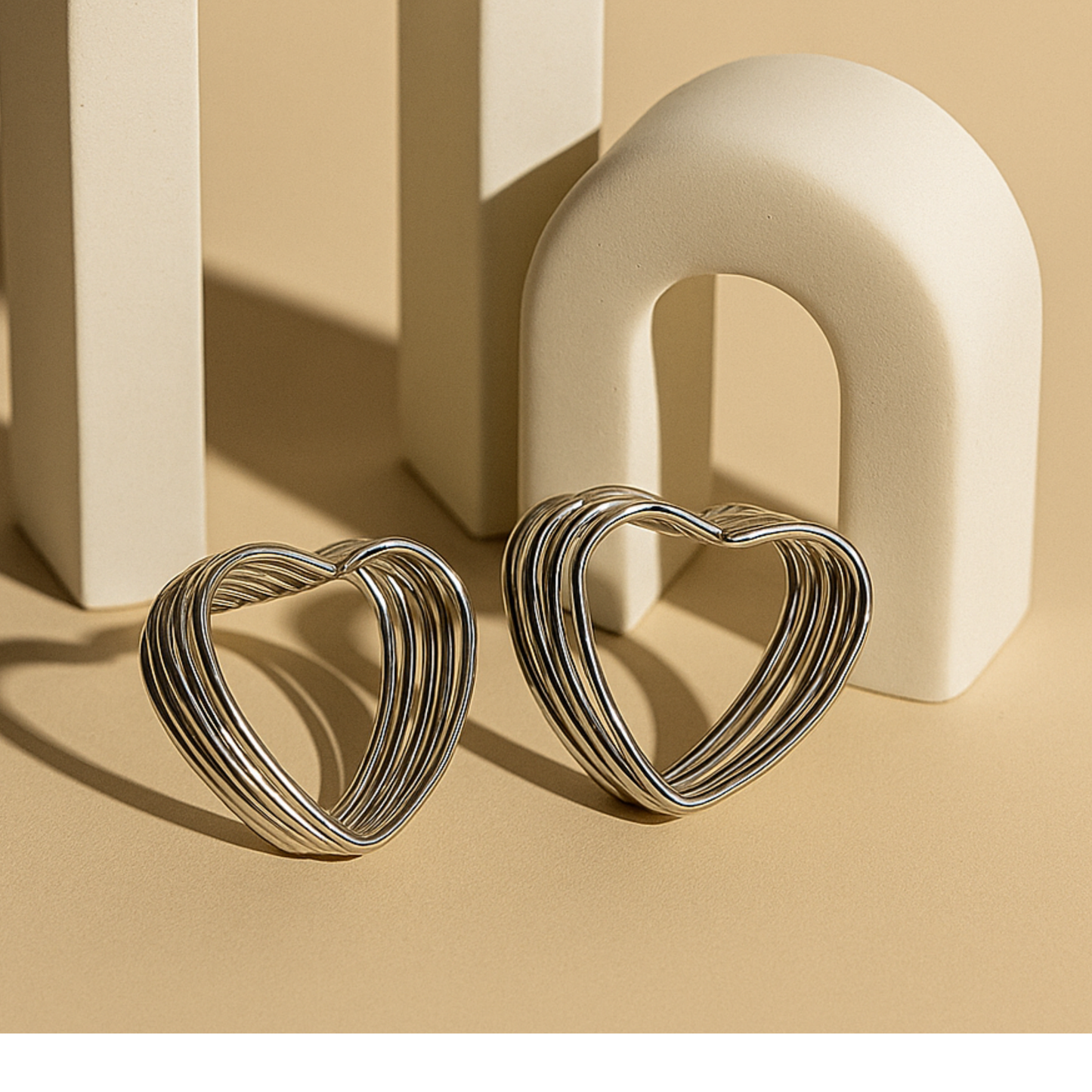 MODERN WIRE HEART HOOP EARRING