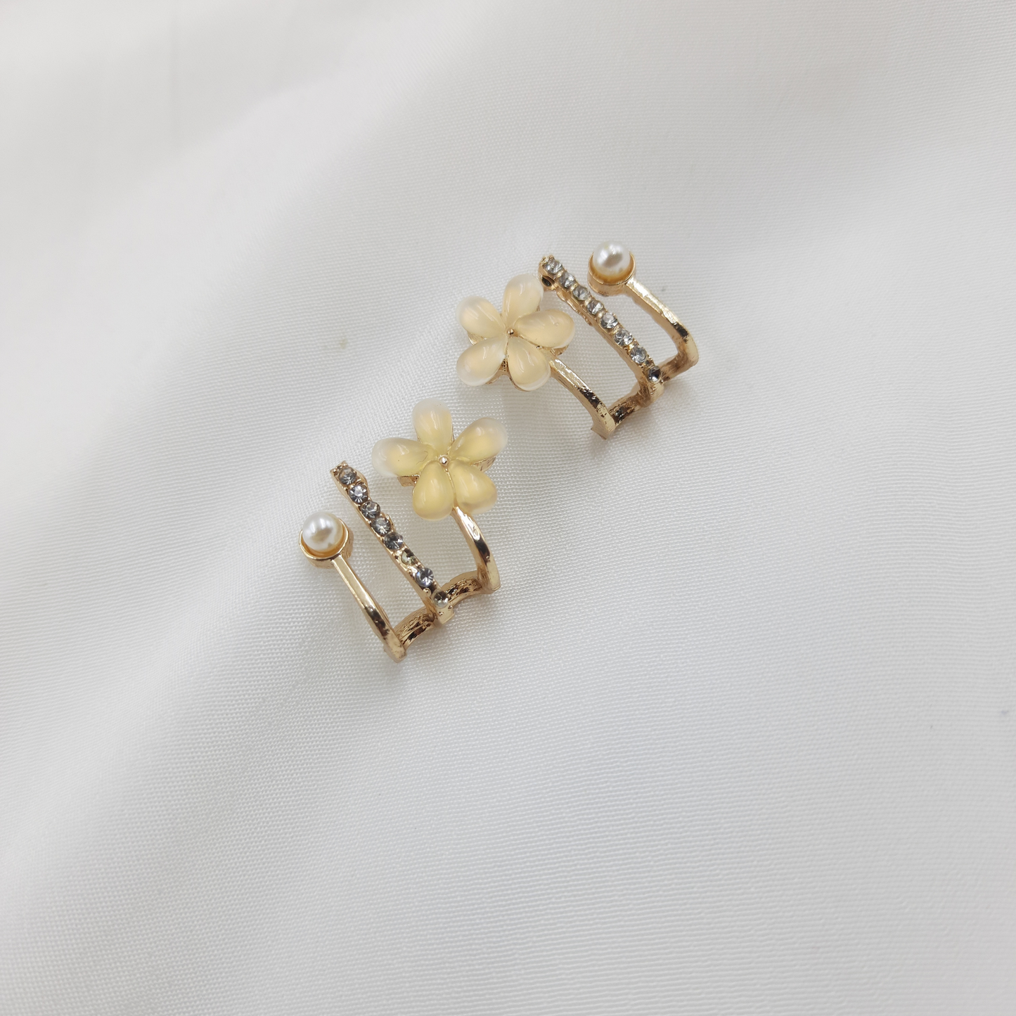 FLORAL CRYSTAL & PEARL STUD EARRING