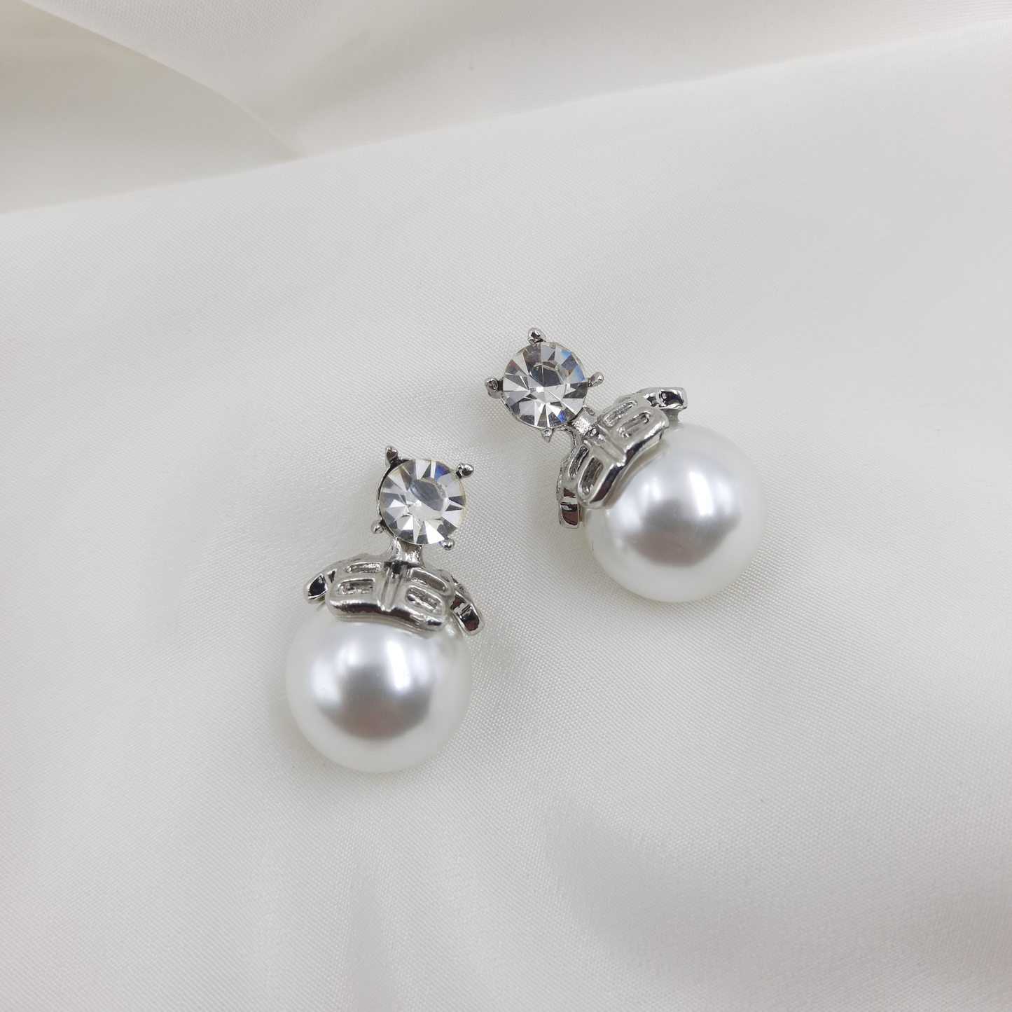 SILVER FINISH PEARL DROP EARRING