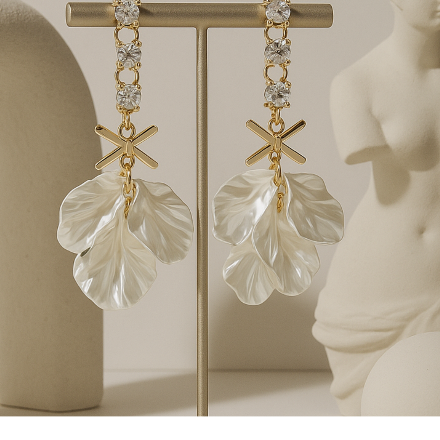 WHITE FLORAL PETAL EARRING