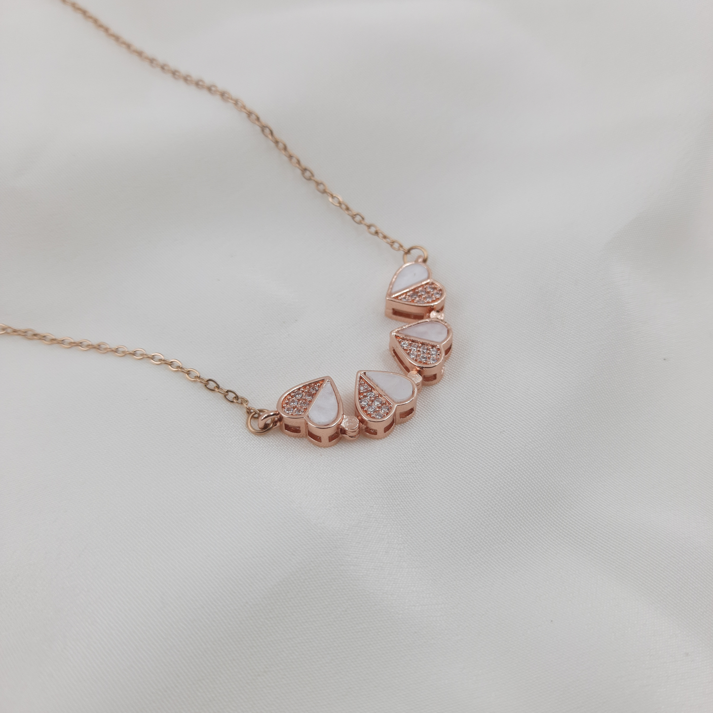 FOUR LEAF FLOWER NECKLACE