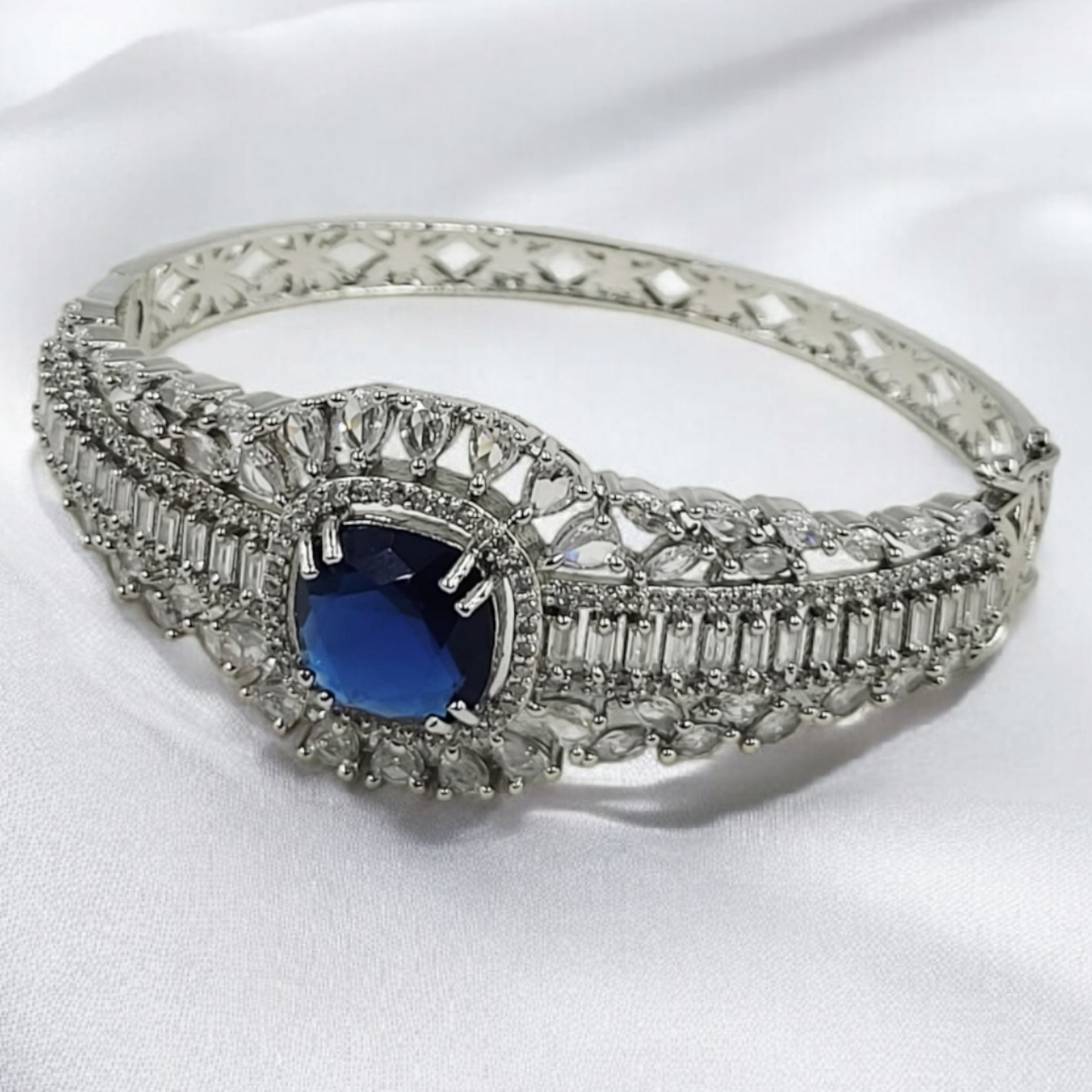 ROYAL BLUE STONE WITH AD DIAMOND BRACELET