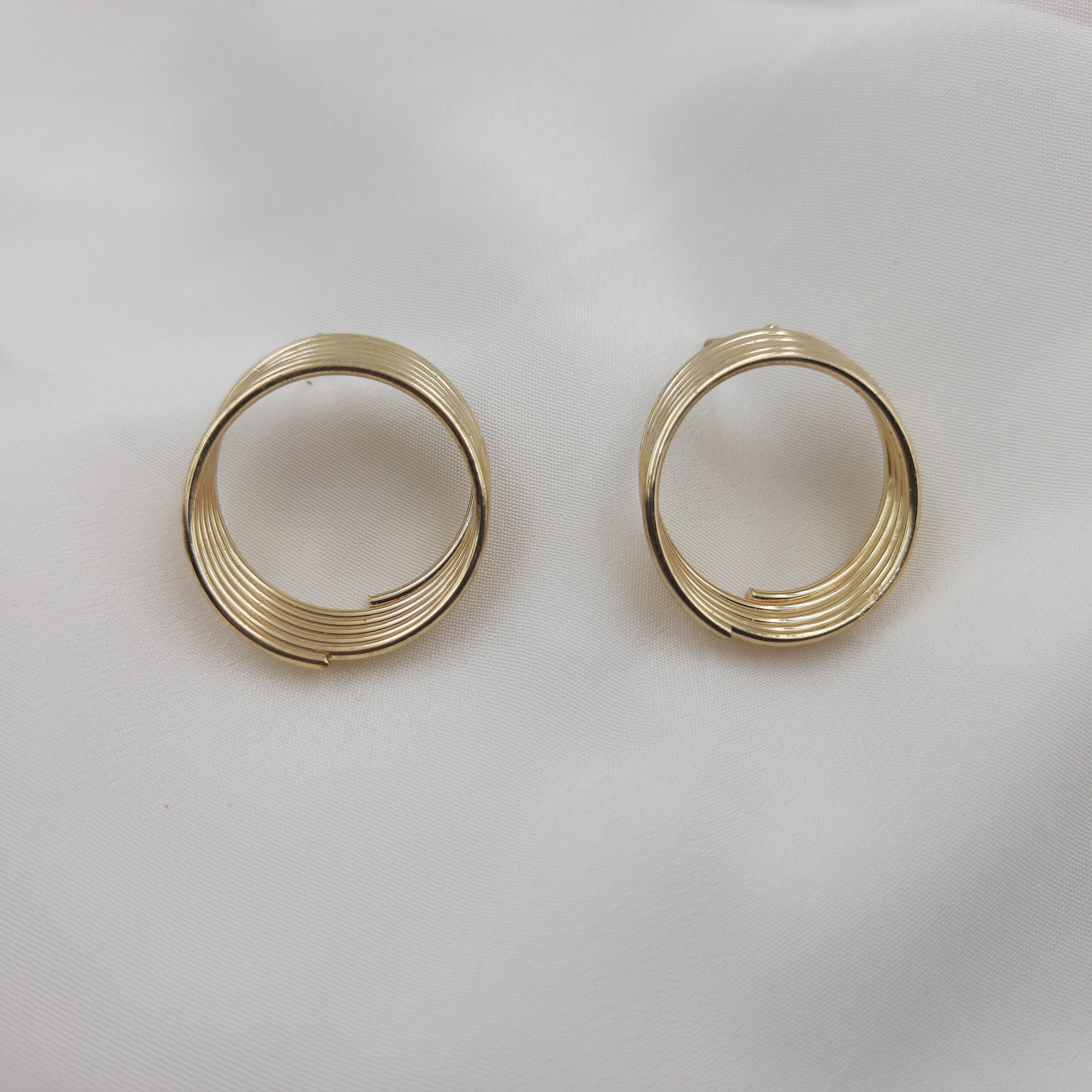 SPIRIAL CIRCLE HOOP EARRING