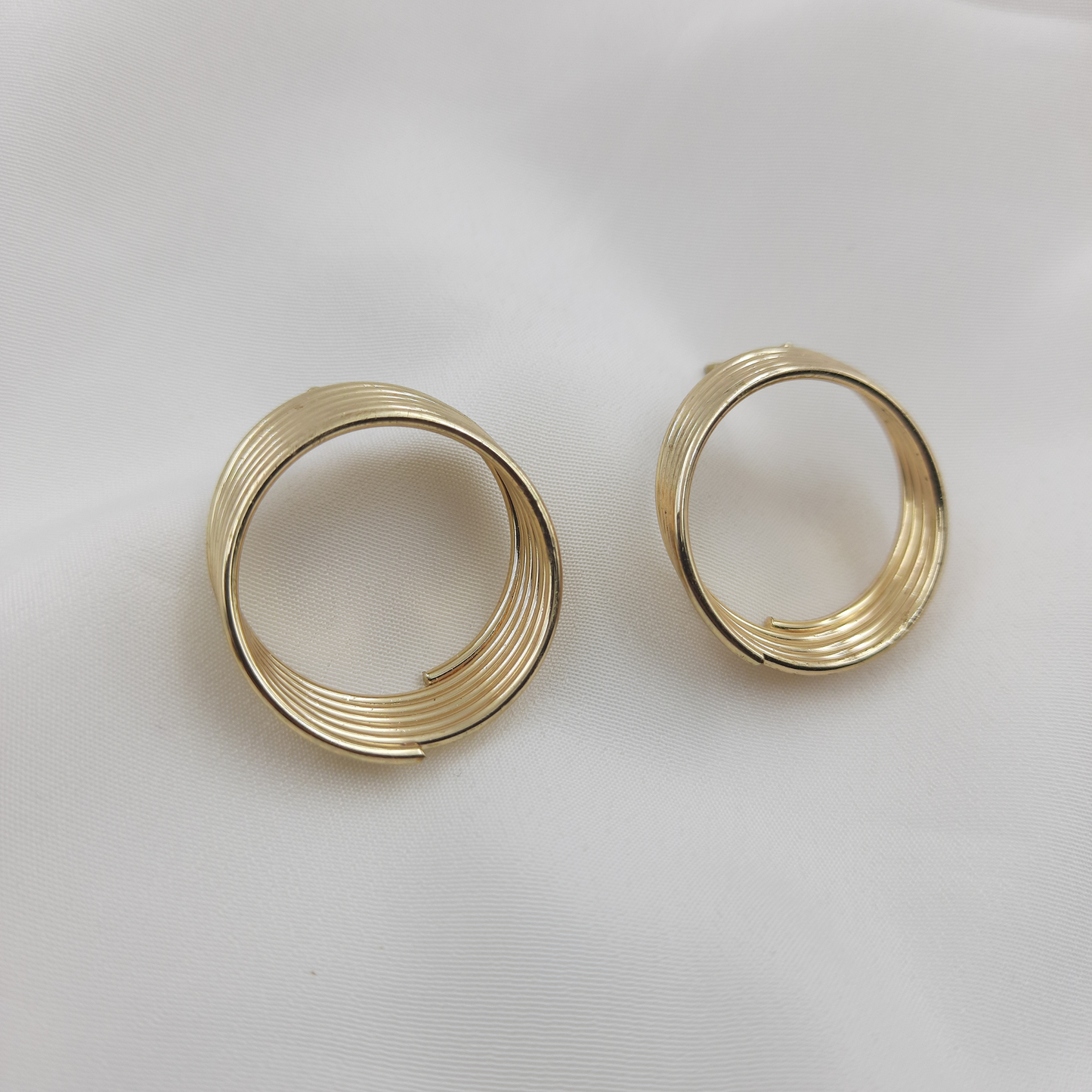 SPIRIAL CIRCLE HOOP EARRING