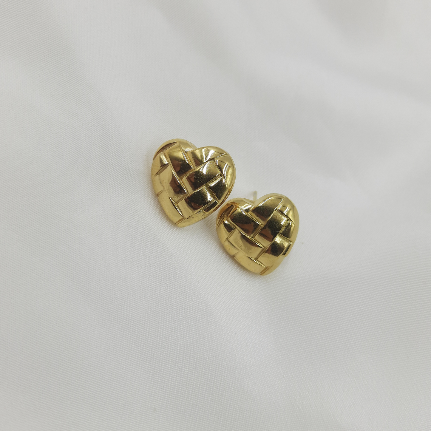 WOVEN HEART STUD EARRING
