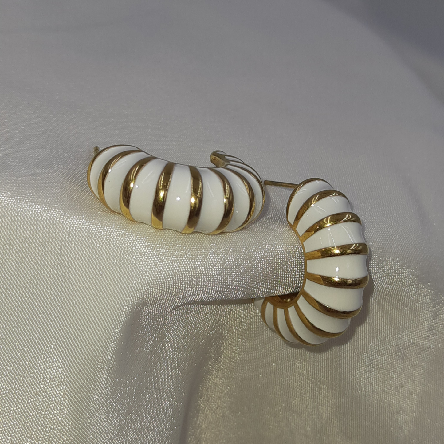 WHITE ENAMEL CHUNKY HOOP EARRING