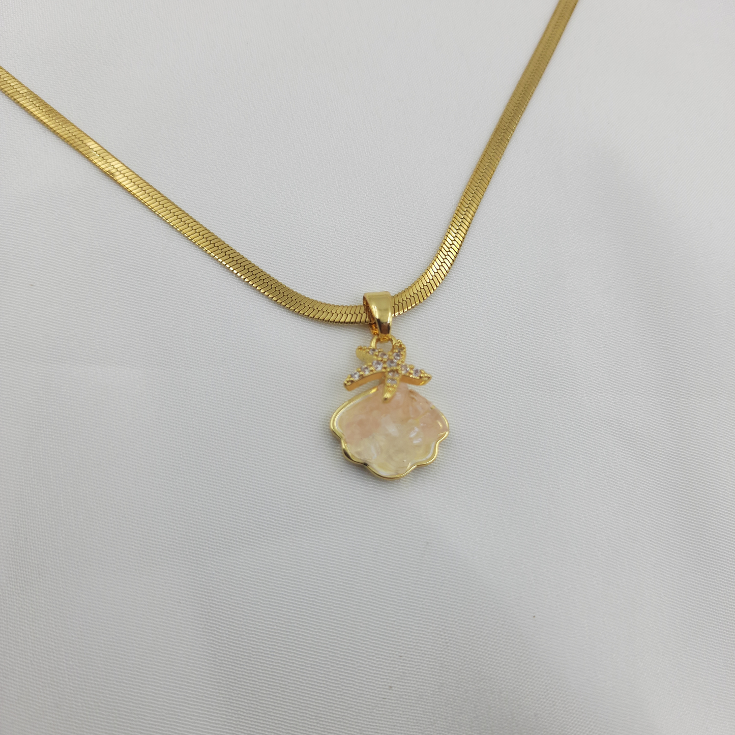GOLD STARFISH SHELL NECKLACE
