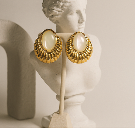 VINTAGE INSPIRED OVAL SHELL STUD EARRING