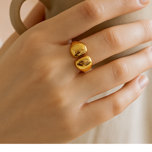 BOLD GOLD-PLATED OPEN RING