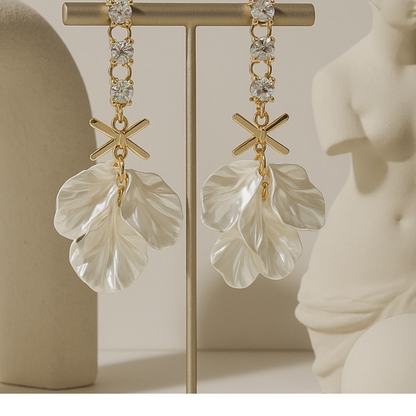 WHITE FLORAL PETAL EARRING