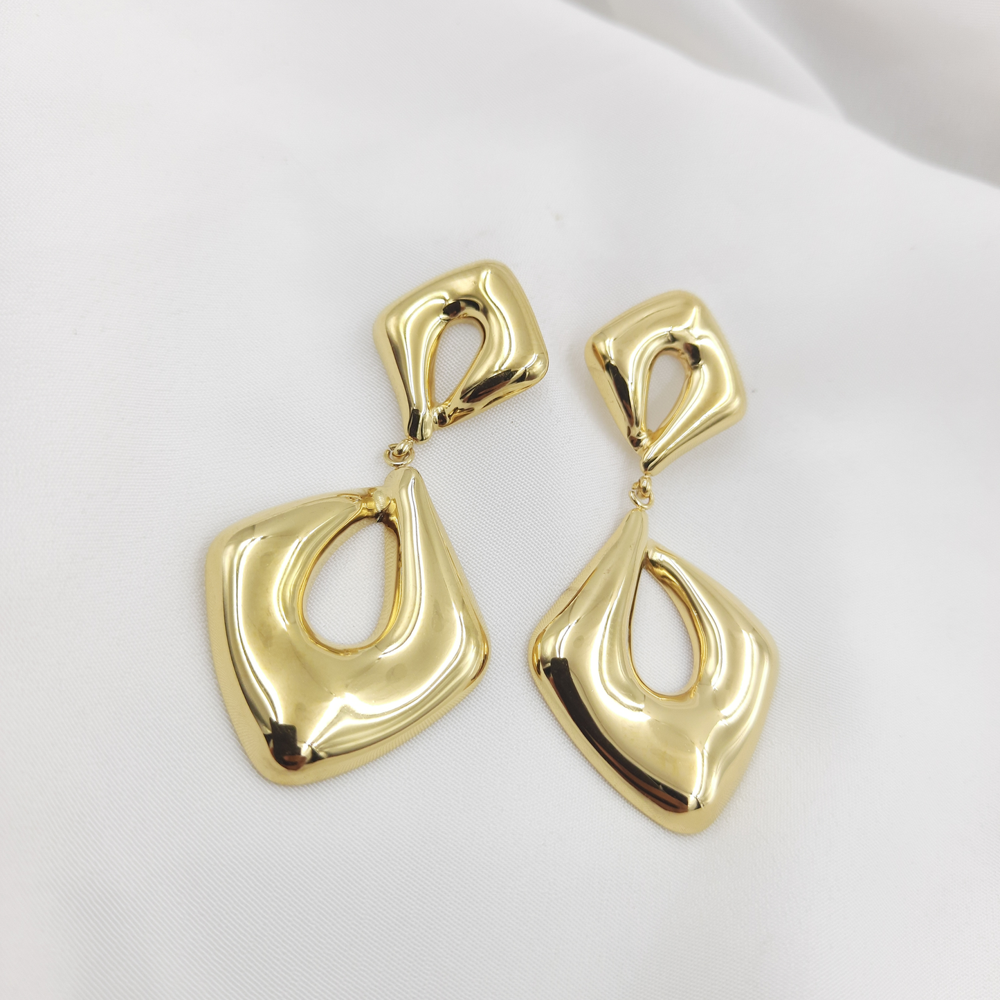 BOLD GEOMETRIC STATEMENT EARRING
