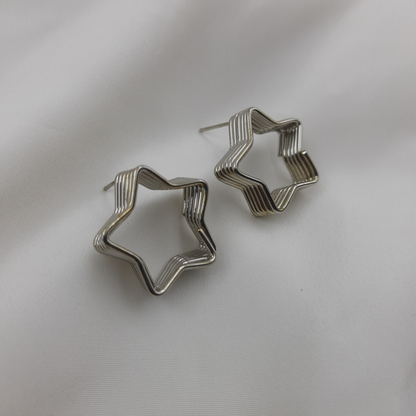 MODERN STAR HOOP EARRING