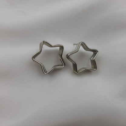MODERN STAR HOOP EARRING