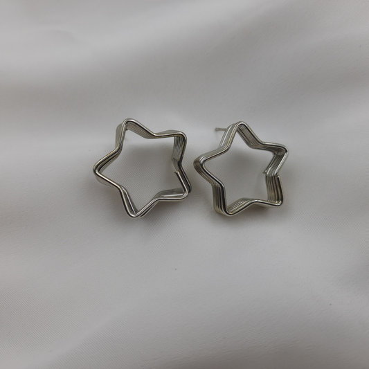 MODERN STAR HOOP EARRING