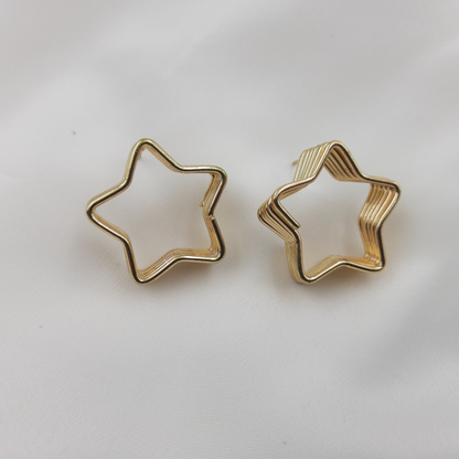 MODERN STAR HOOP EARRING