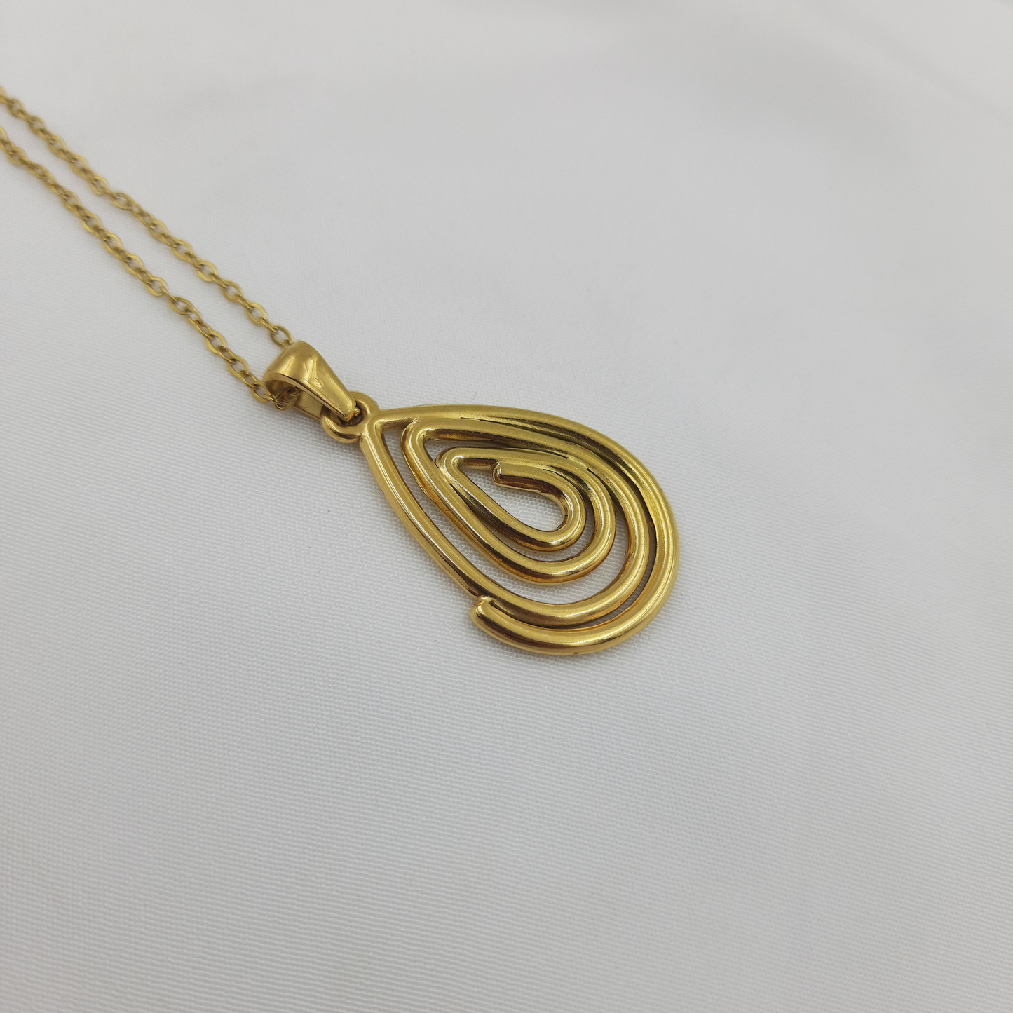 JALEBI TEARDROP NECKLACE