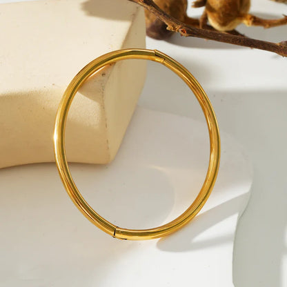 SLEEK ROUND BANGLE BRACELET