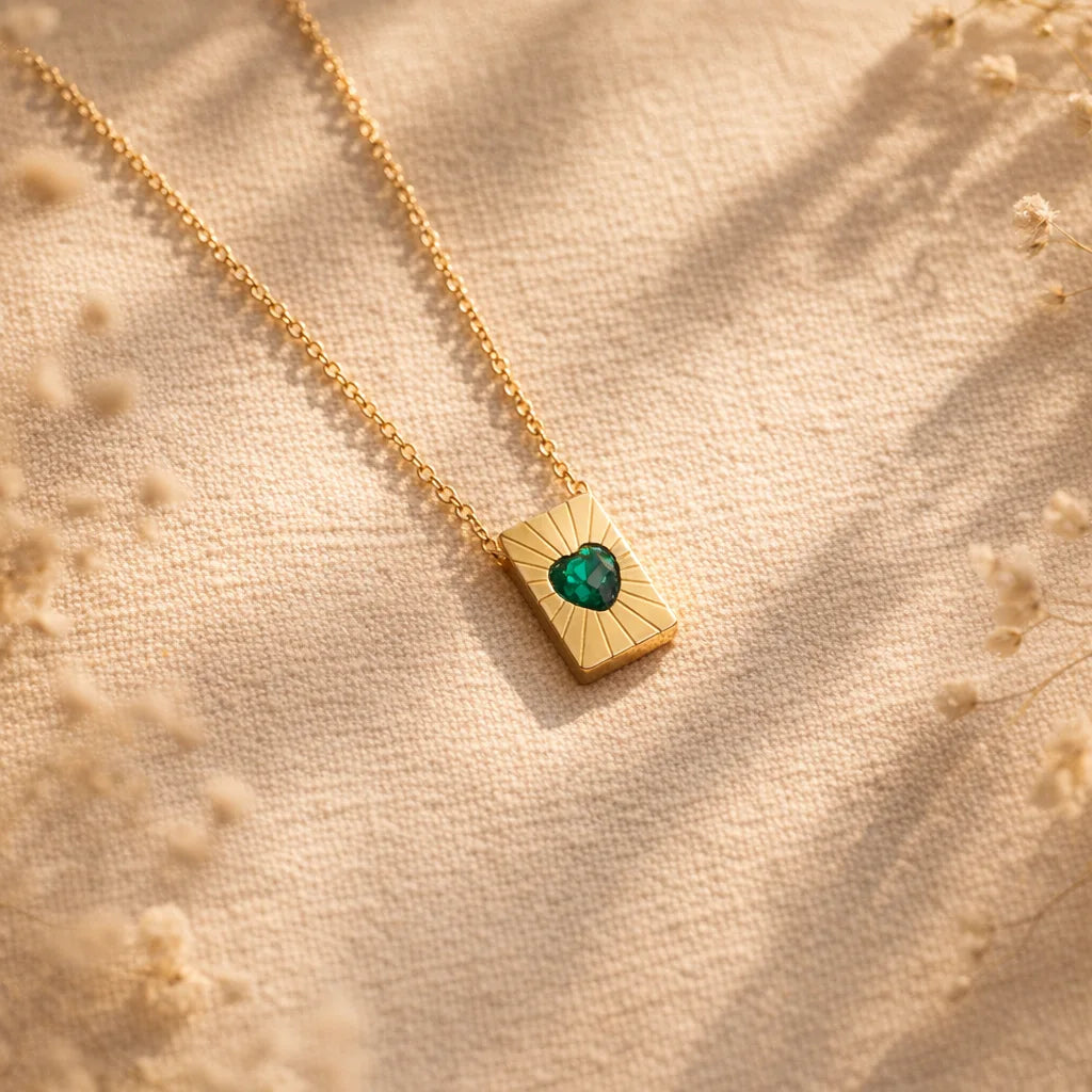 HEART GREEN STONE PENDANT