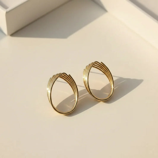 GOLD OVAL HOOP EARRING
