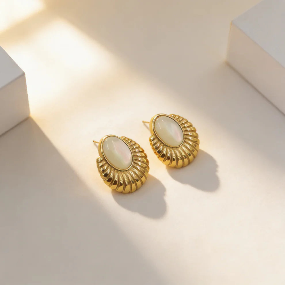 VINTAGE INSPIRED OVAL SHELL STUD EARRING