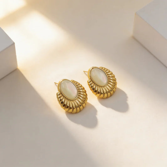 VINTAGE INSPIRED OVAL SHELL STUD EARRING