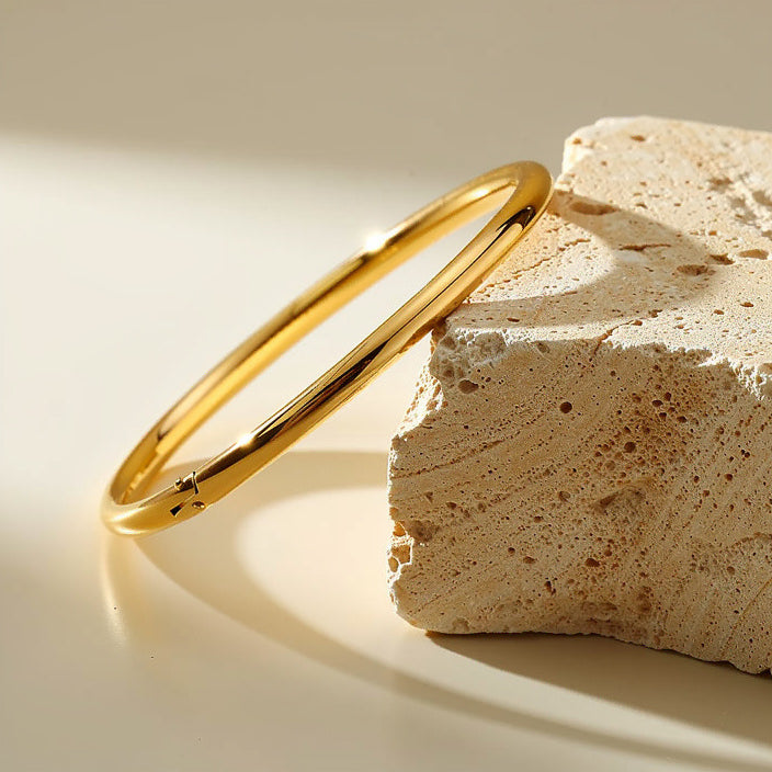 SLEEK ROUND BANGLE BRACELET