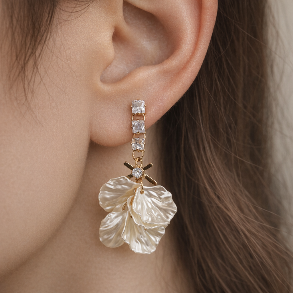 WHITE FLORAL PETAL EARRING