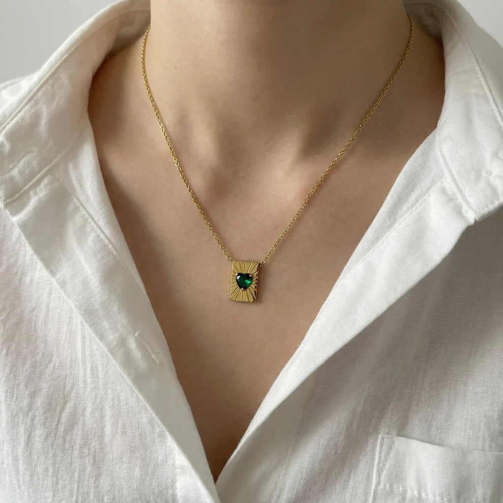 HEART GREEN STONE PENDANT
