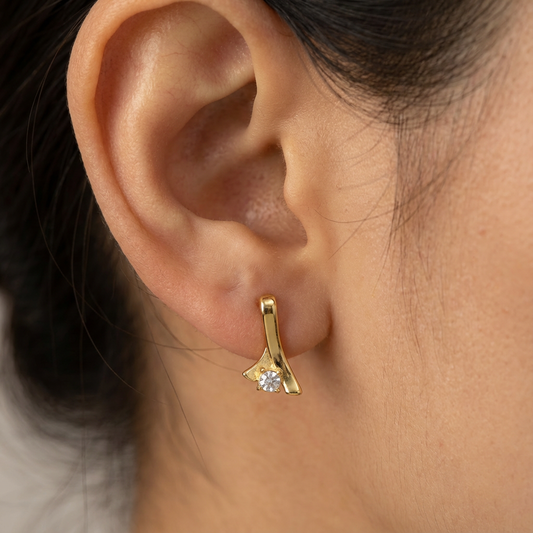 TWIST EARRING WITH ZIRCON ACCENT